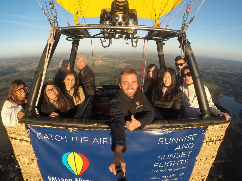 Comfortable balloon gondolas and pictures from your flight!