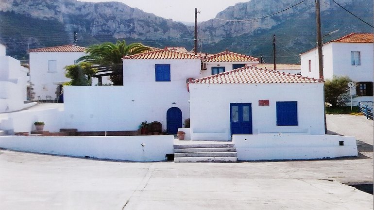 House at Kyparissi harbour
