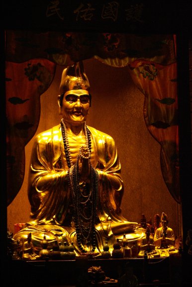 The sculpture of Ji Gong at the 'Jigong' memorial hall