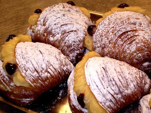 Sweetness of the Amalfi Coast: the sfogliatella Santa Rosa 