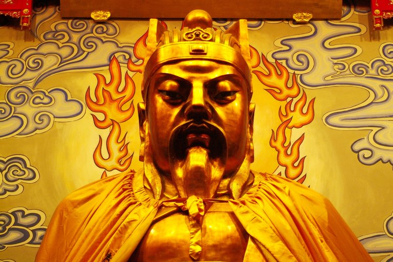 The golden statue of Zhou Xin (also known as the City God)
