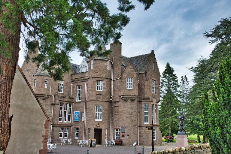 Balhousie Castle houses the Black Watch Museum with Cafe in front.