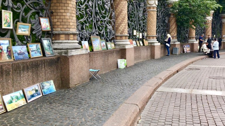 Painting street, St. Petersburg 