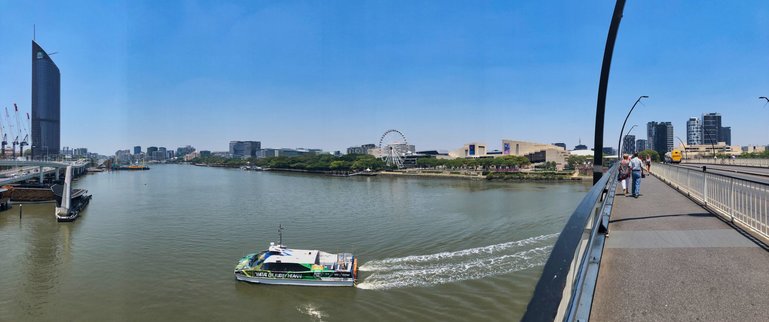 Crossing the Victoria Bridge across to Southbank Parklands on the left-hand side