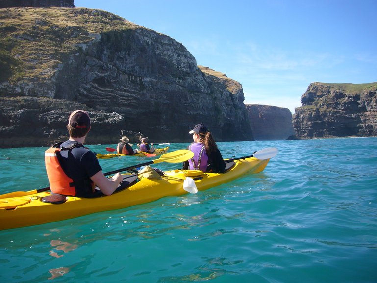Sea-kayaking at Pohatu marine reserve