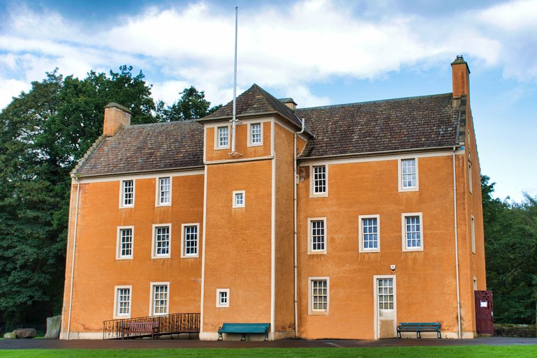 In the middle of the Park is the Pittencrieff House Museum