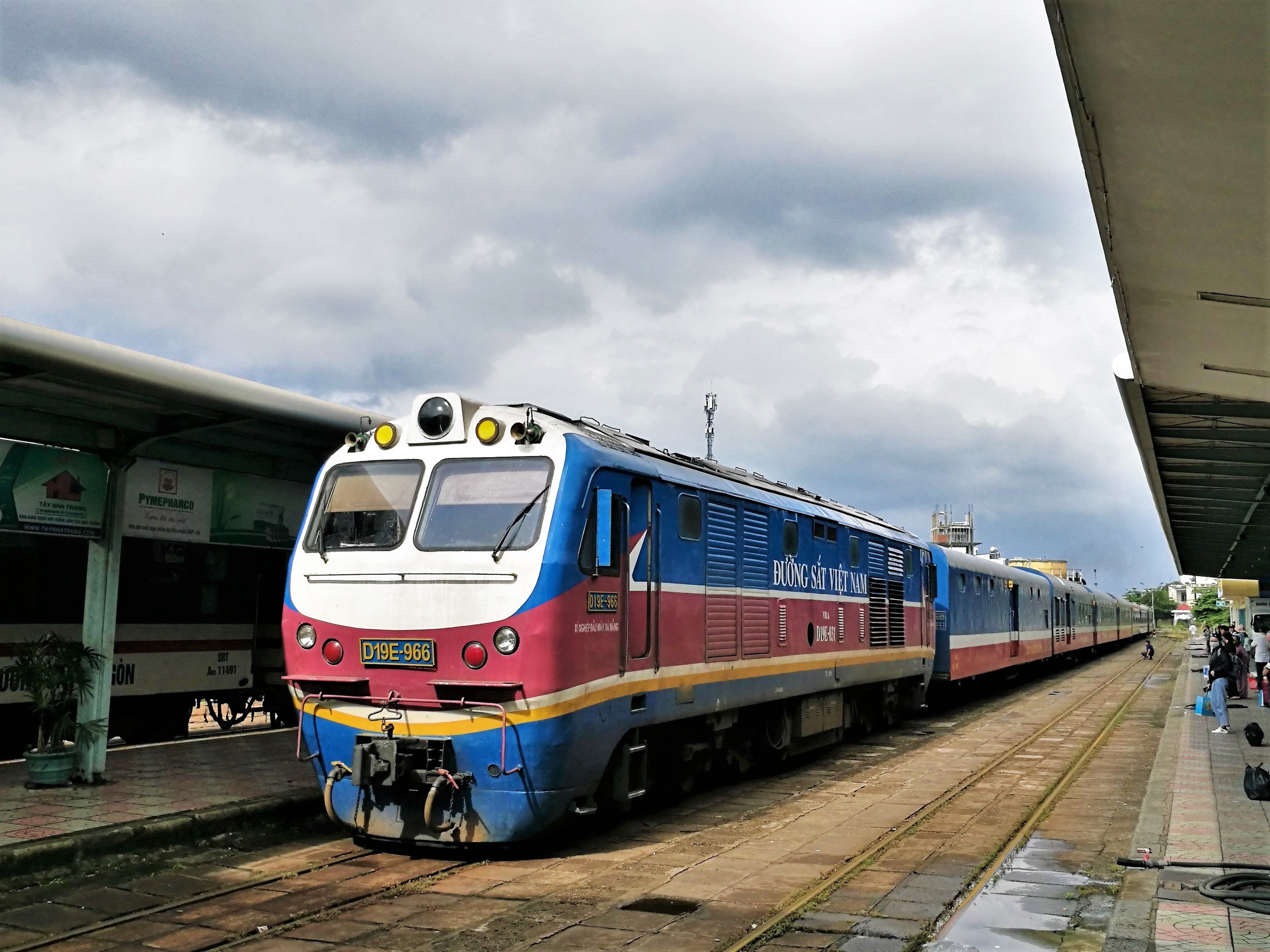 train travel vietnam