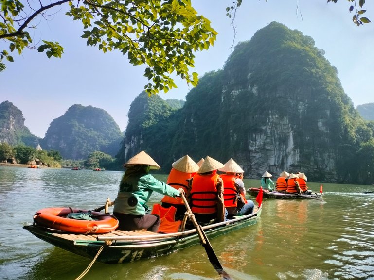Boat ride in Trang An
