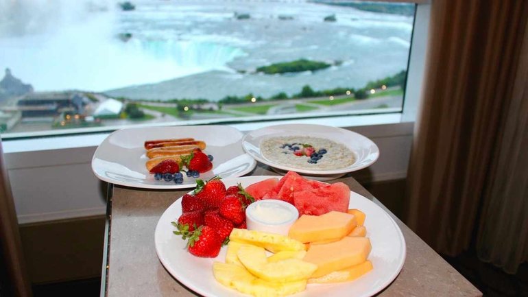 Breakfast by the falls at Marriott Fallsview Hotel