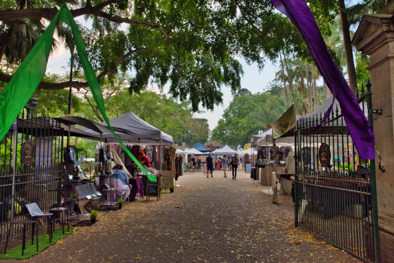 The entrance to the Botanic Gardens on Alice Street is where you find the Riverside Markets