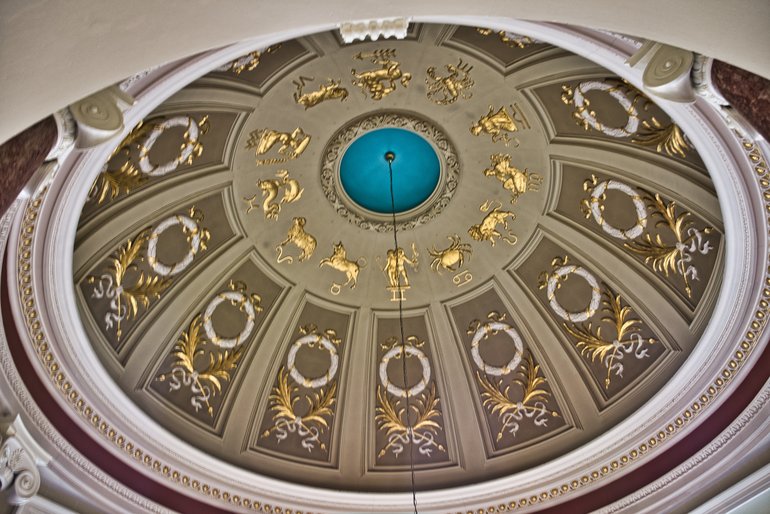 On the ceiling of the Rotunda is the impressive dome decorated with the zodiac