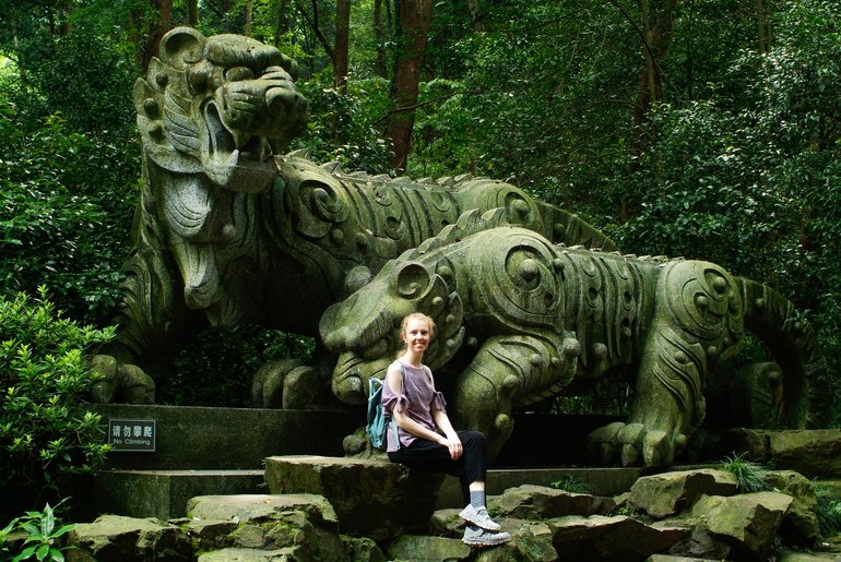 Hupao path sculptures