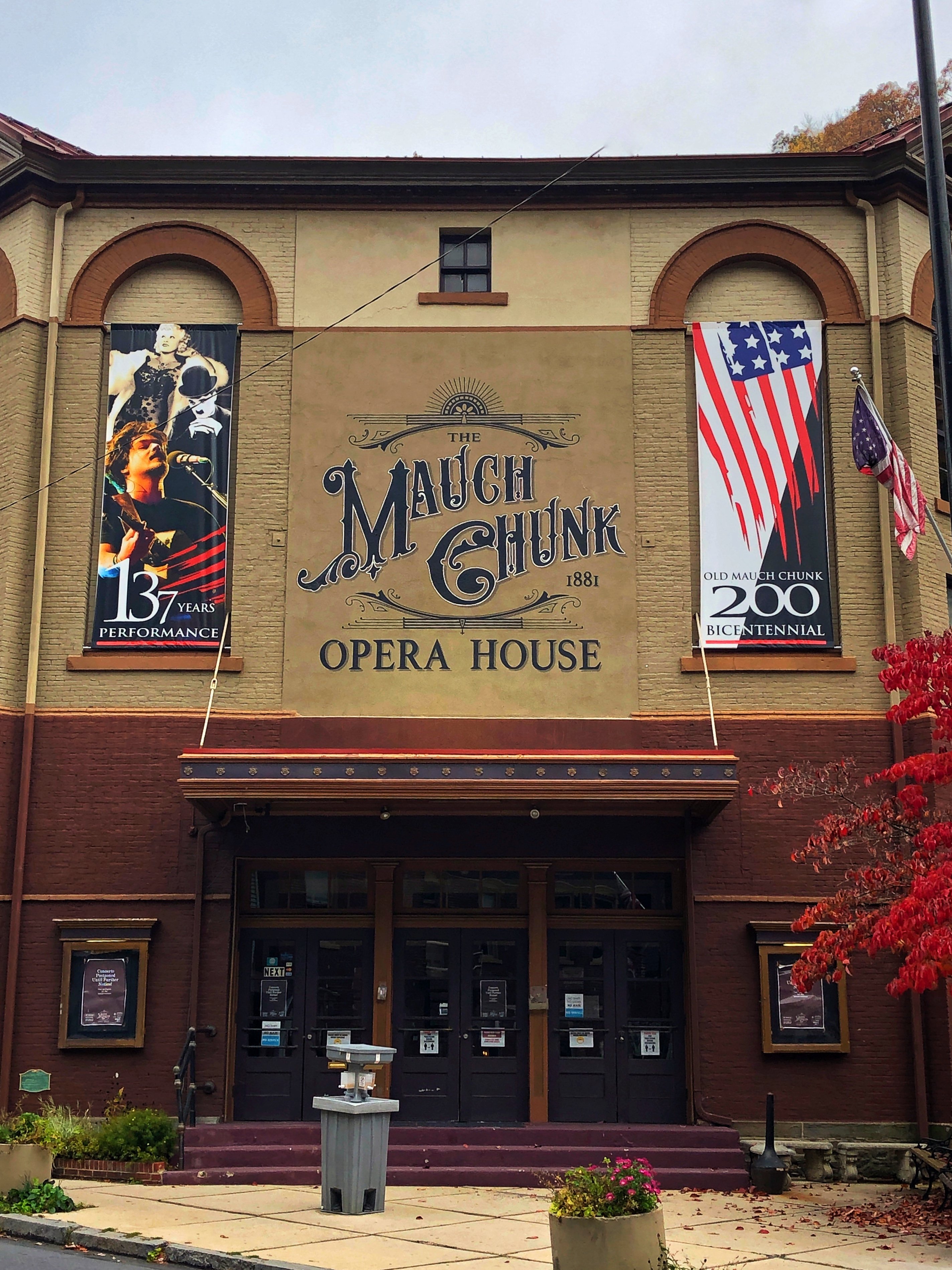 mauch chunk opera house logo