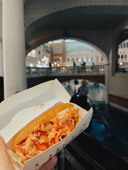 Luke's Lobster Roll, Eating at the Venetian Gondola Shoppes