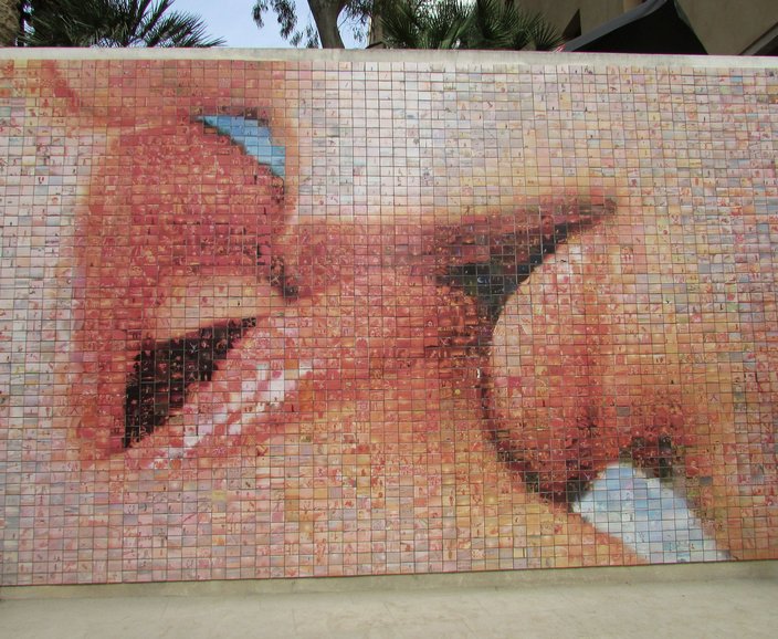 Kiss mural
