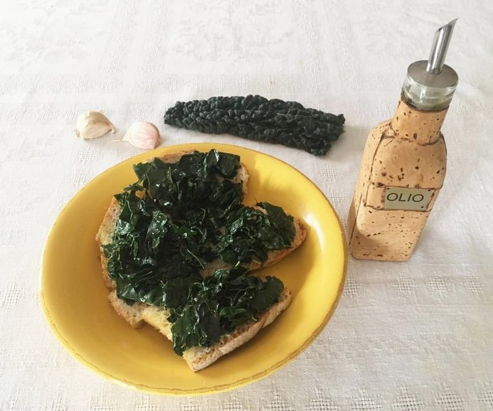 Crostini di cavolo nero (kale)