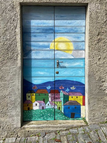 Painting door in Maccagno