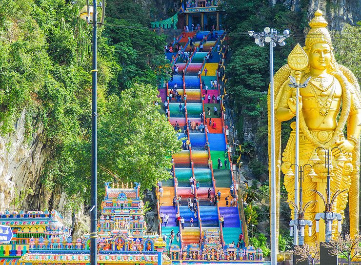 Entrance of the Batu Caves with its bright colors