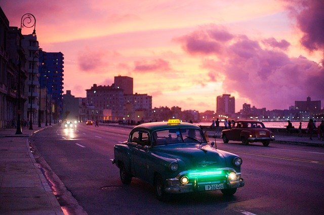 10 to Go at Night in Havana