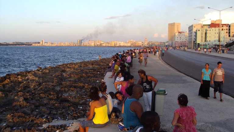 The life of this Wonder City of the 21st century grew alongside the Malecon