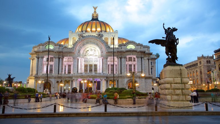 Night view of Palacio de Bellas Artes