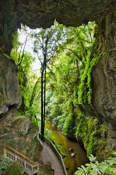 The view from the lookout looking back a the entrance. This piece of roof is all that remains of a huge cave that is now a gorge