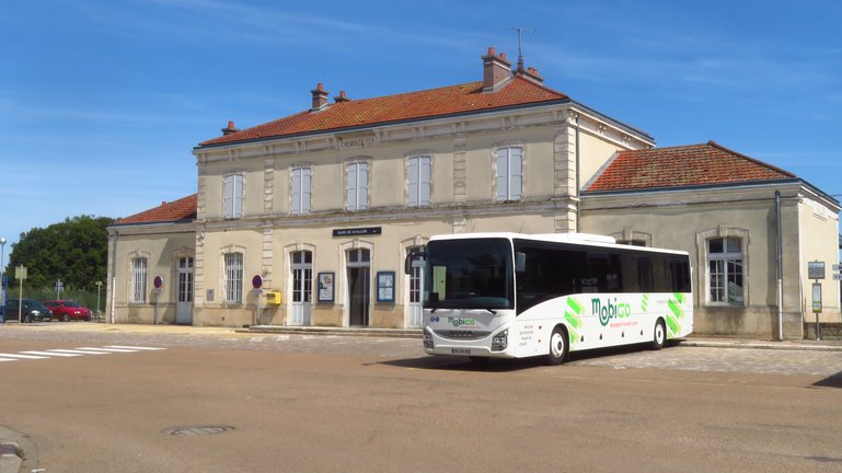 Avallon train station