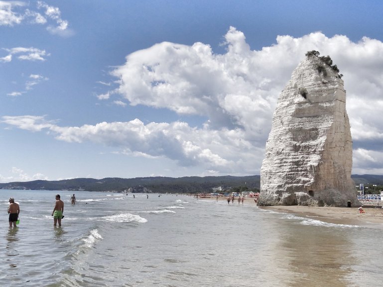 Spiaggia del Pizzomunno, Vieste