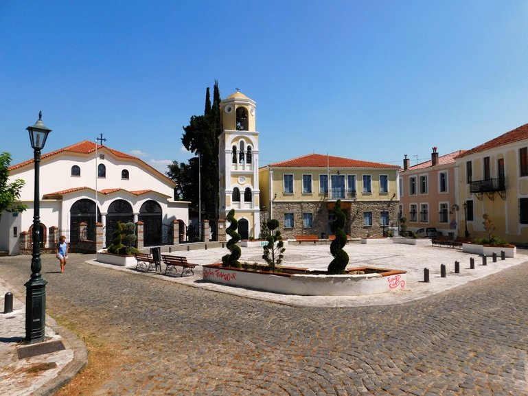 Mitropoleos Square 