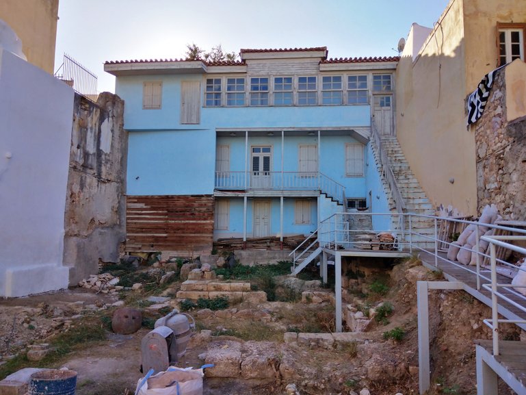 32 Tripodon Street
