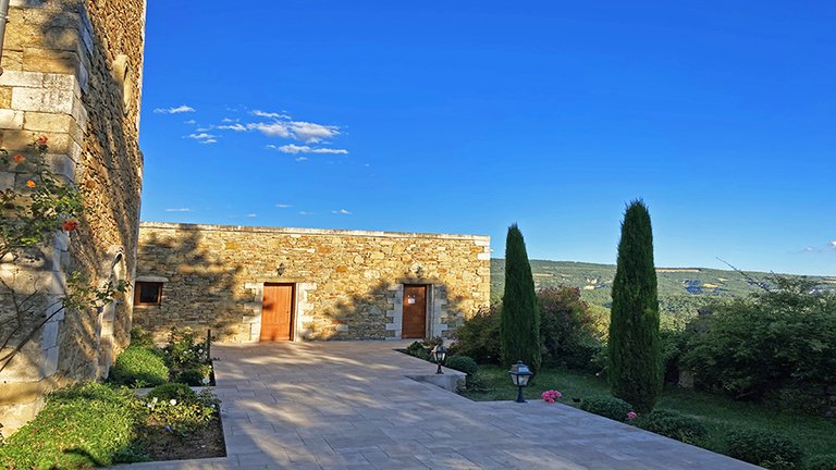 Le Jardin de l'Abbaye de Valsaintes overlooking the valley in the heart of Provence