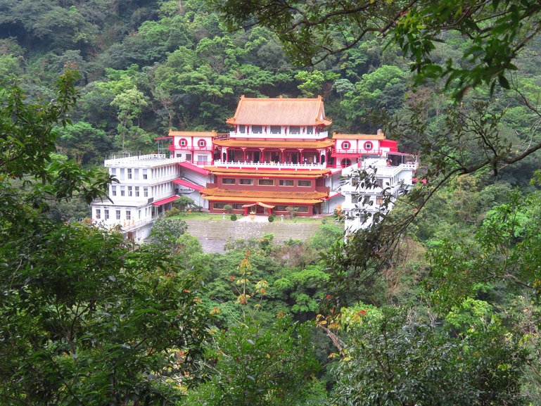 Changuang Temple, located along the Eternal Spring Shrine Trail