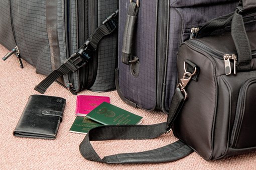 What to Pack When Traveling For Business in a Single Day