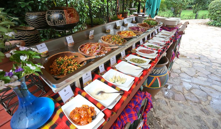  Safari Buffet meal service