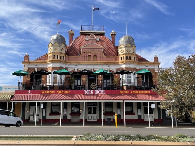 Kalgoorlie has old buildings and wide streets.