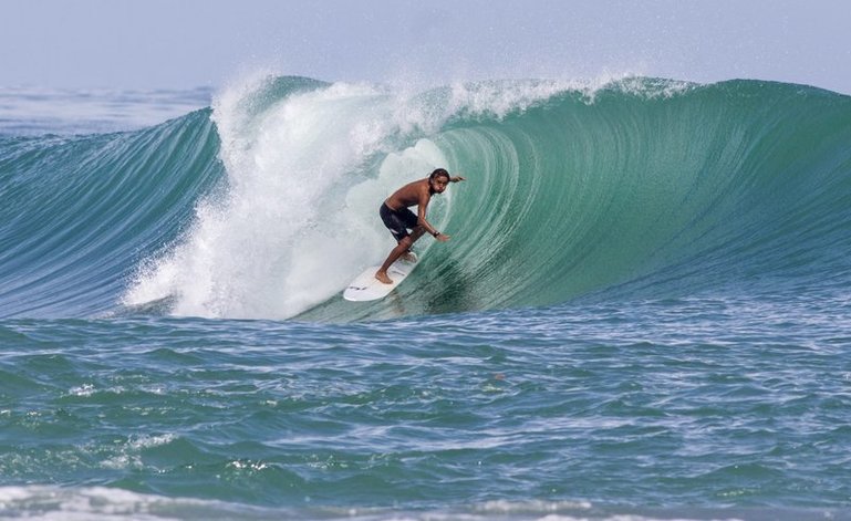 Even experienced surfers break boards, bones, and spirits here