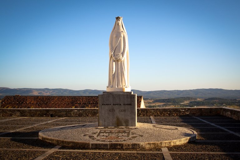 Statue of Santa Rainha Isabel, Estremoz