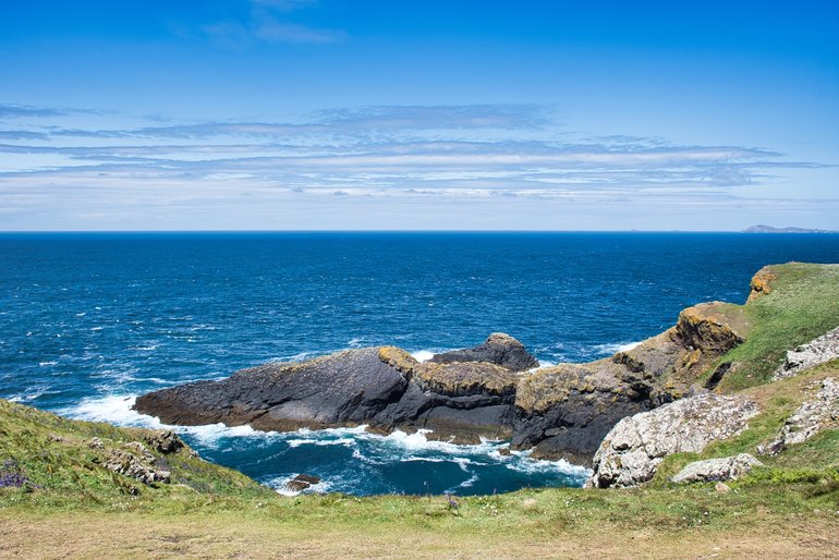 The dramatic coastline of Pigstone Bay. There are Grey Seals here, supposedly two, but I couldn't see them