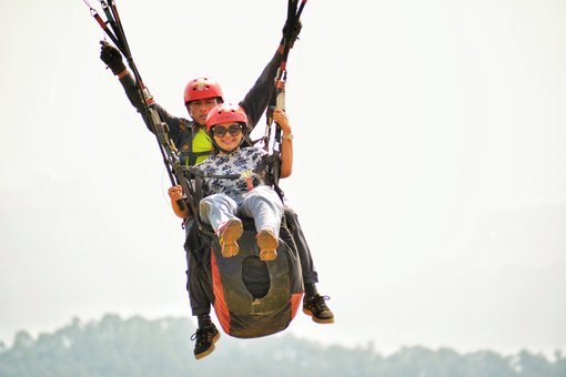 Paragliding in Bir Billing... Himachal Pradesh