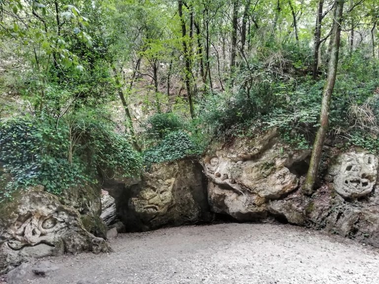 Pioraco - Li Vurgacci Monsters carved in the rock