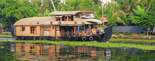How to Find out The Best Backwater Cruise in Kerala?
