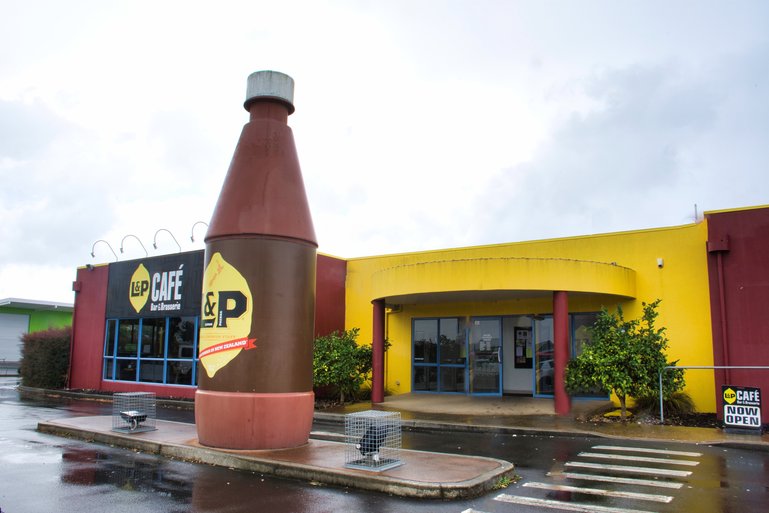 Paeroa is the home of the carbonated drink Lemon 