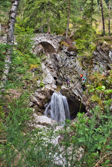 Your first glimpse of Lower Falls from the viewing area above the stairs