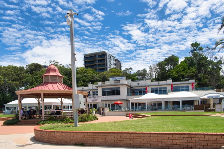 All along the foreshore at Suttons Beach, are BBQs and picnic tables for you to use, as well as the Pavilion cafe and Rotunda