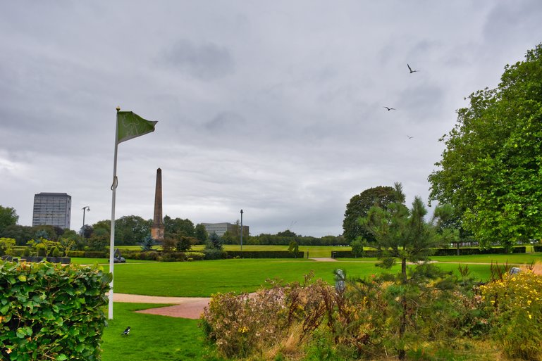 Glasgow Green with the obelisk Monument of Nelson