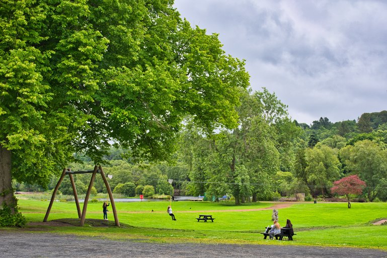 A children's playground, paths and woods as well as the Roman Antonine Wall are here to explore