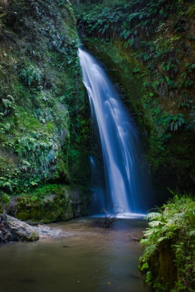 The very accessible Te Ana Falls.