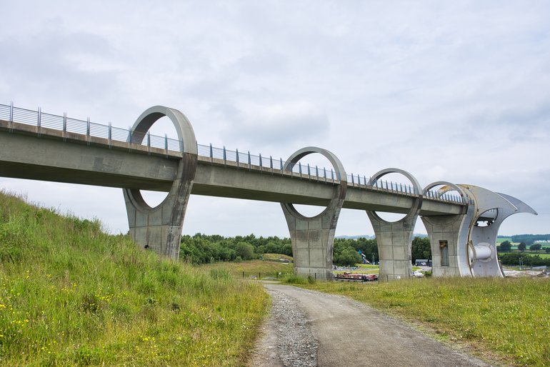 The wheel at the far right and the bridge that holds the first part of the Union Canal