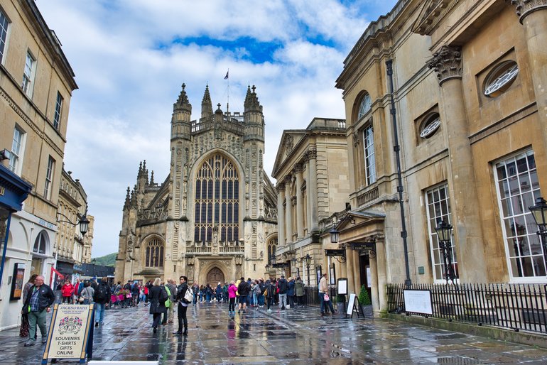 The crowds in the afternoon outside the Roman Baths and Bath Abbey