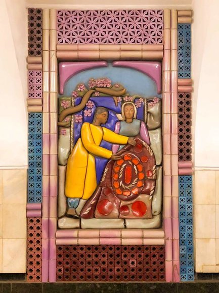 A mural of daily Uzbek life at Chilonzor metro station.
